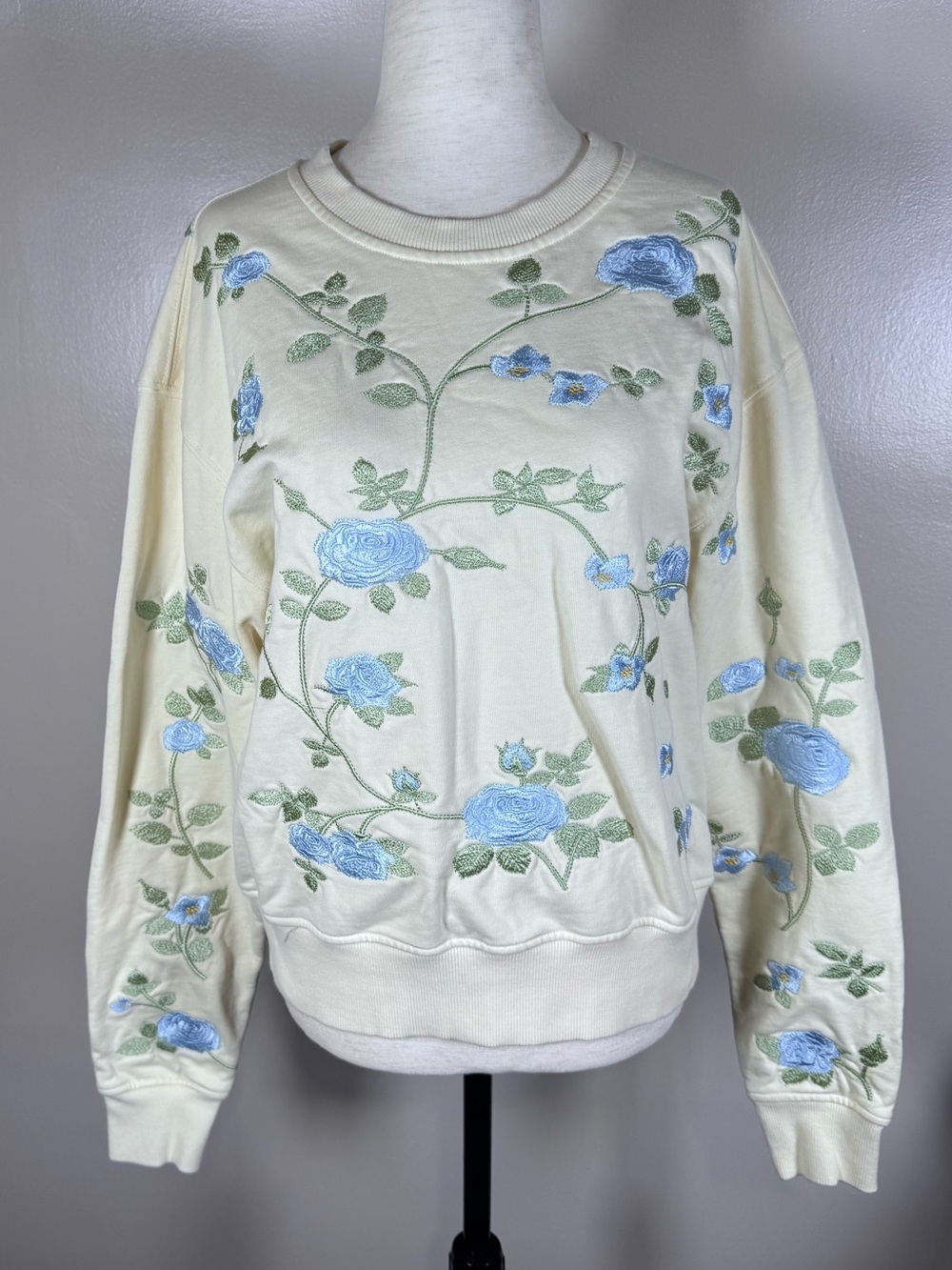 YITAI Blue Rose Cream Embroidered Sz S Crew Neck Pullover Cottagecore Sweatshirt